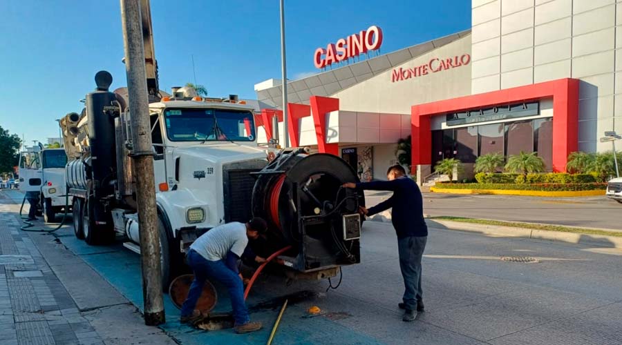 Trabajos de desazolve en Mazatlán