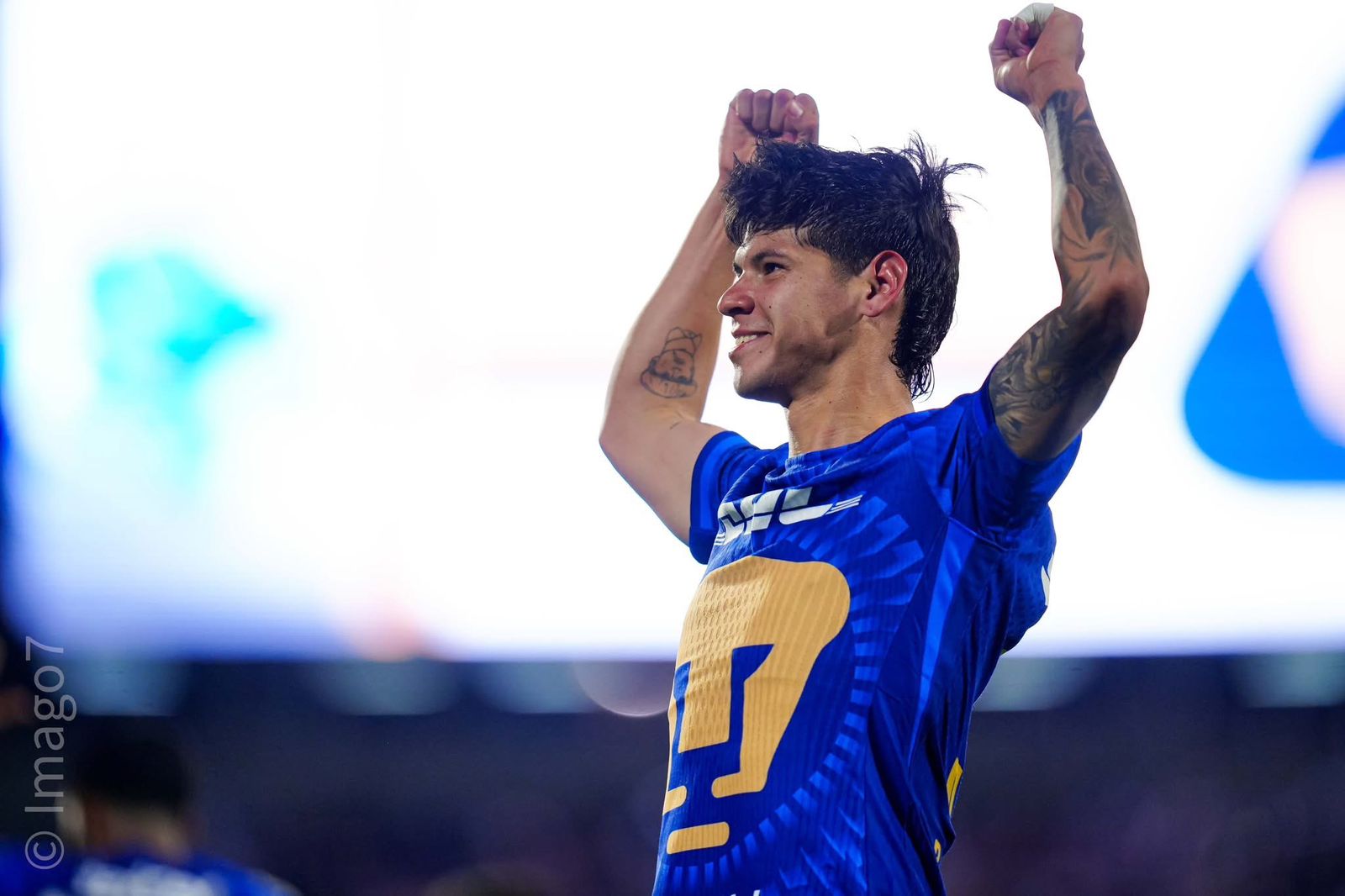 ¡Pierde otro clásico! Pumas le amarga la noche al América con triunfo de último minuto