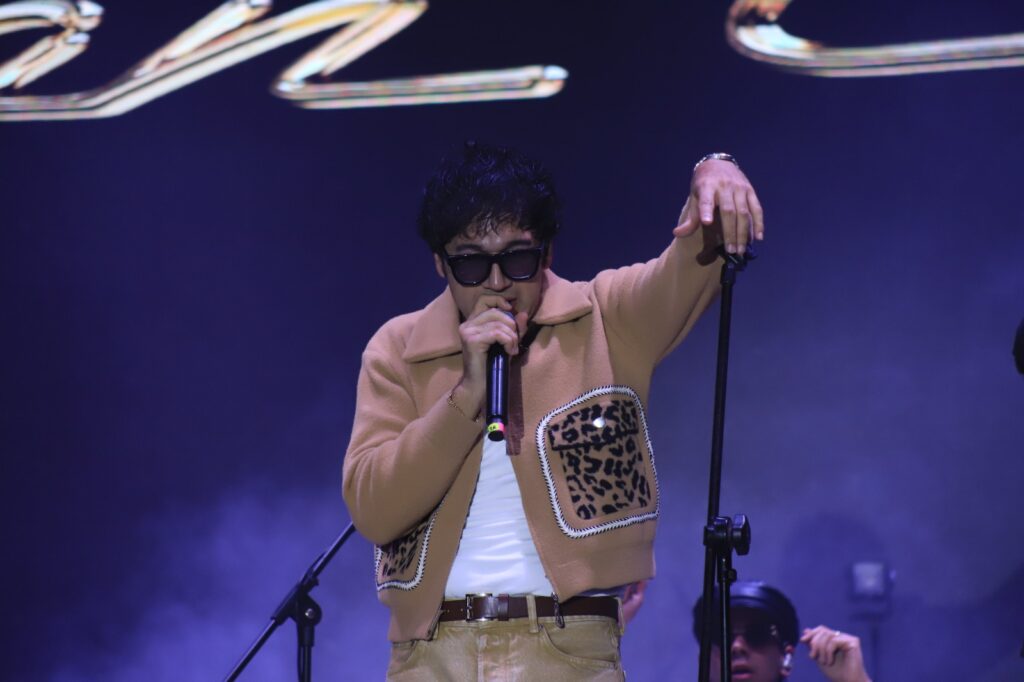 Adrián Cota deleita con su música a culiacanenses