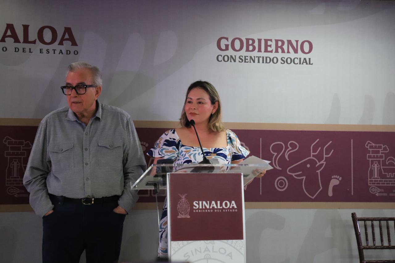 secretaria General de Gobierno de Sinaloa, Yeraldine Bonilla Valverde al lado de Rocha Moya en semanera