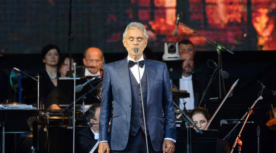 Andrea Bocelli en concierto.