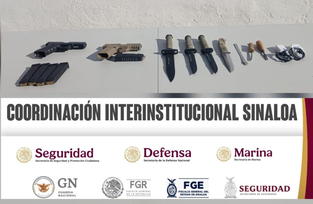 MEsa con Objetos y armas