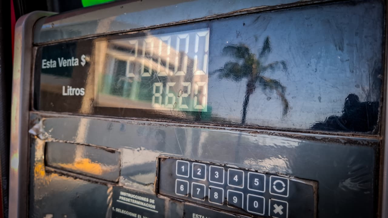 Parte de la bomba de gasolina donde marca el precio y los litros