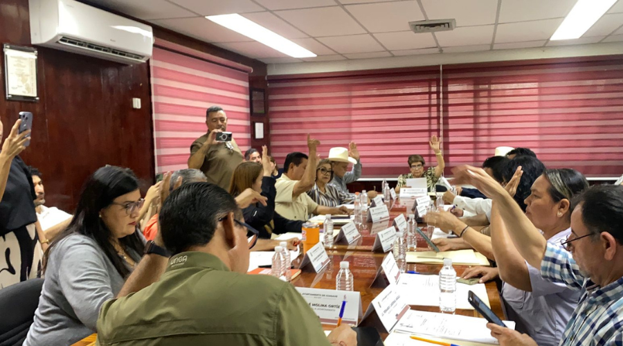 Sesión de Cabildo entre regidores de Guasave
