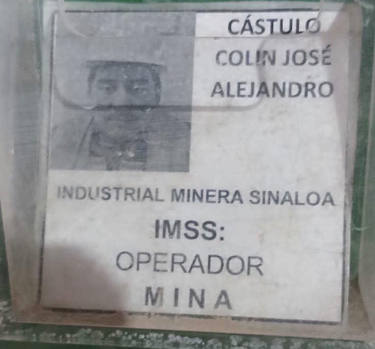 Credencial con foto y datos