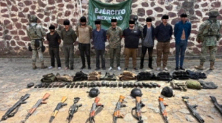 Militares detienen a varios civiles armados en Sinaloa