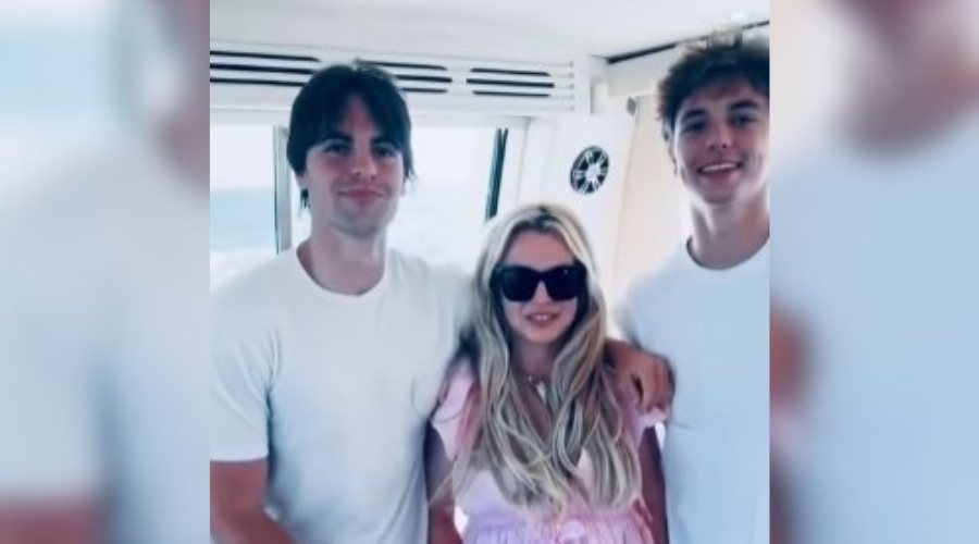 Britney Spears junto a sus hijos en un yate.
