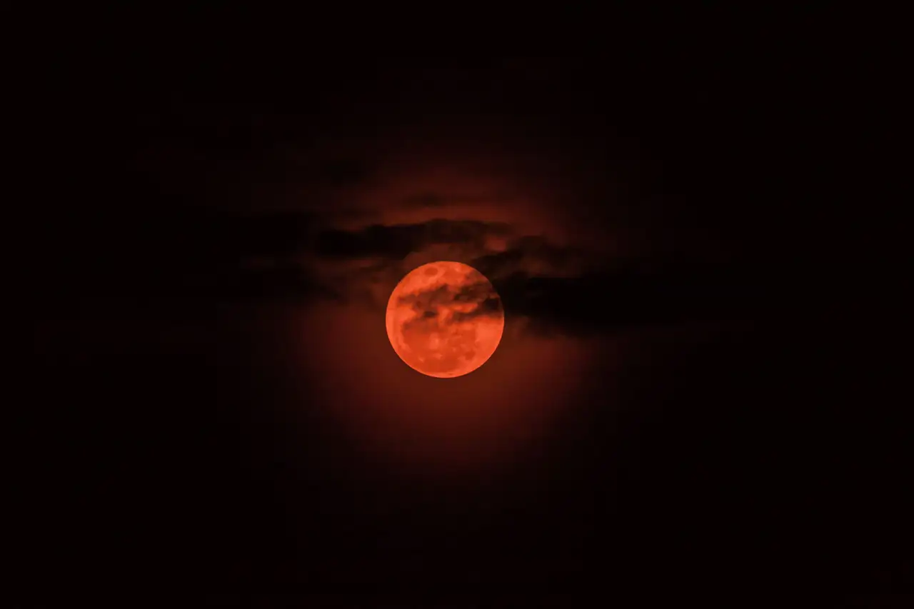 Luna Roja