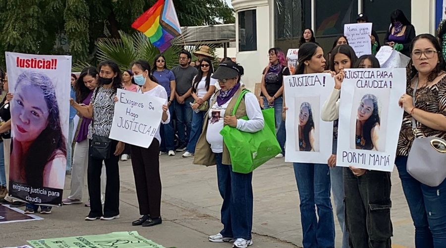 Colectivos y ciudadanos marcharon este domingo 08 de marzo del 2026 en Guasave, para conmemorar el Día Internacional de la Mujer.