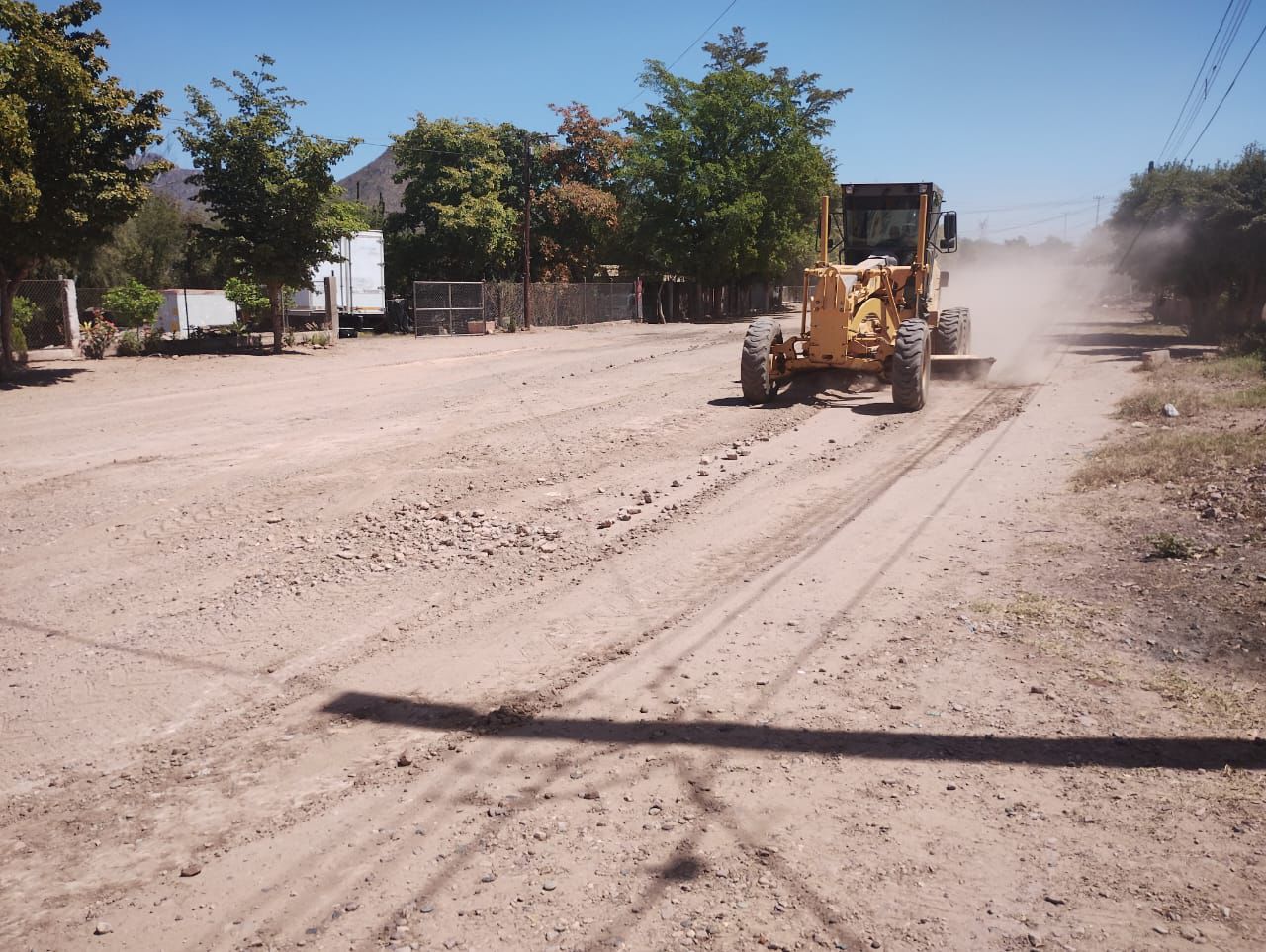 Camino de terracería aplanado por maquina