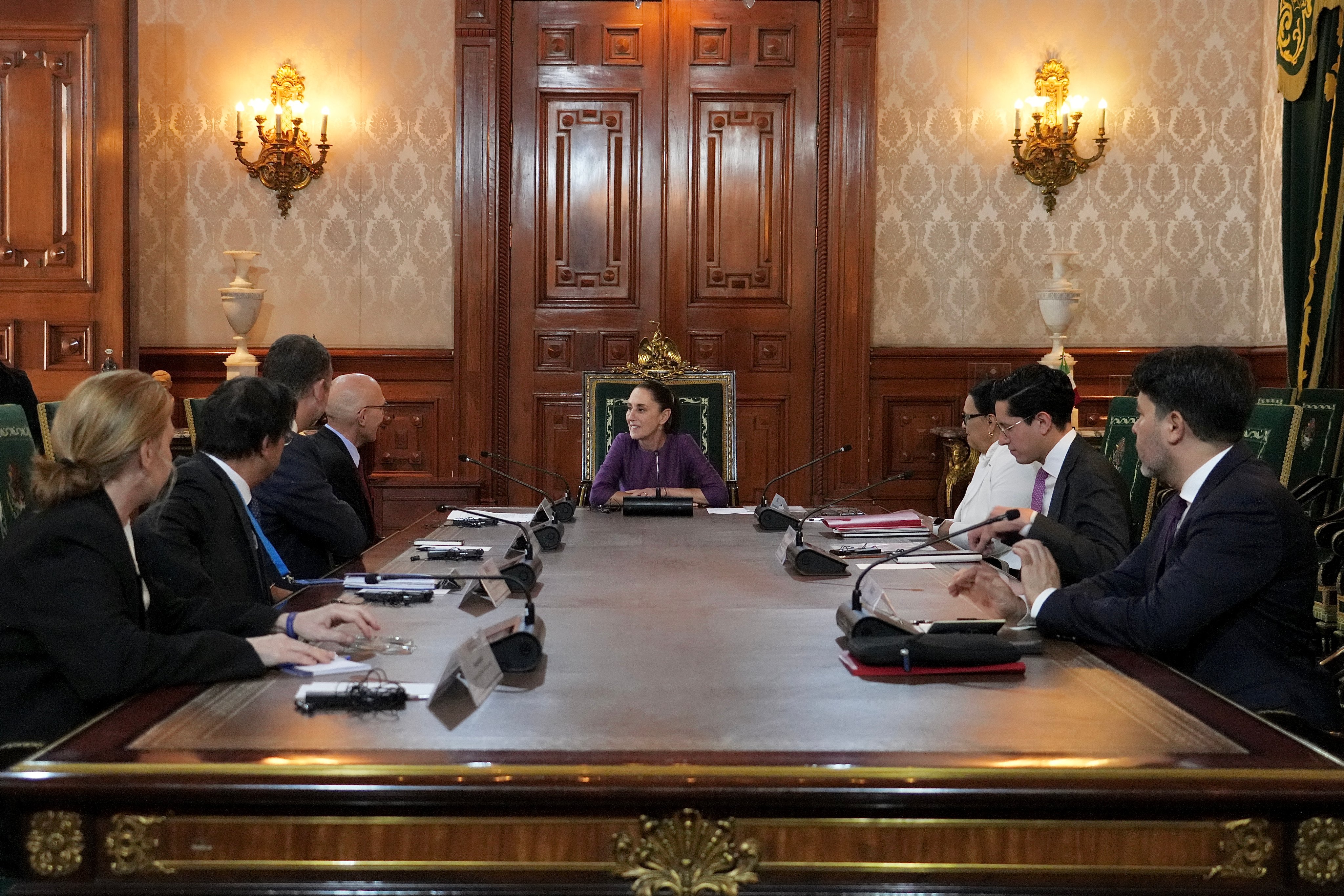 Sheinbaum sostiene diálogo con Alto Comisionado de la ONU en Palacio Nacional