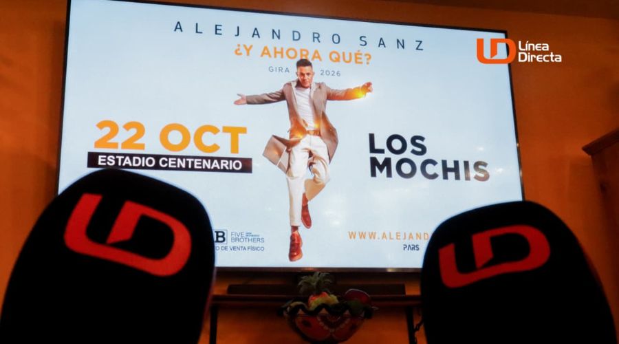 Poster promocional de concierto de Alejandro Sanz y microfonos de LD en la parte de abajo