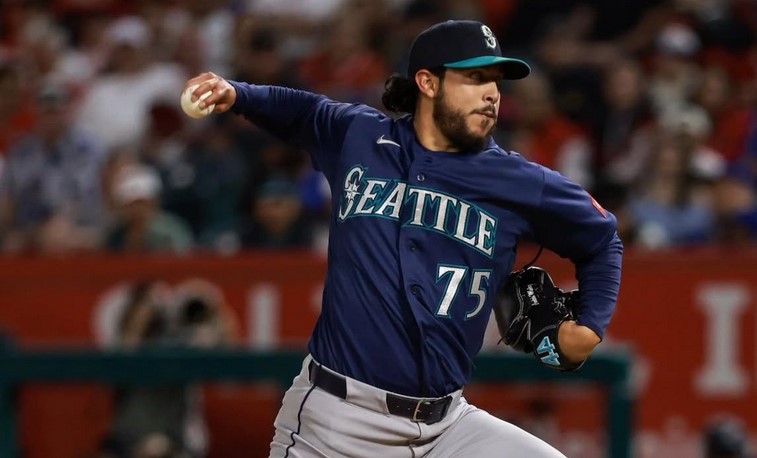 ¡Recta de 100 millas! Andrés Muñoz logra primer triunfo del año en MLB con ponche a Mike Trout
