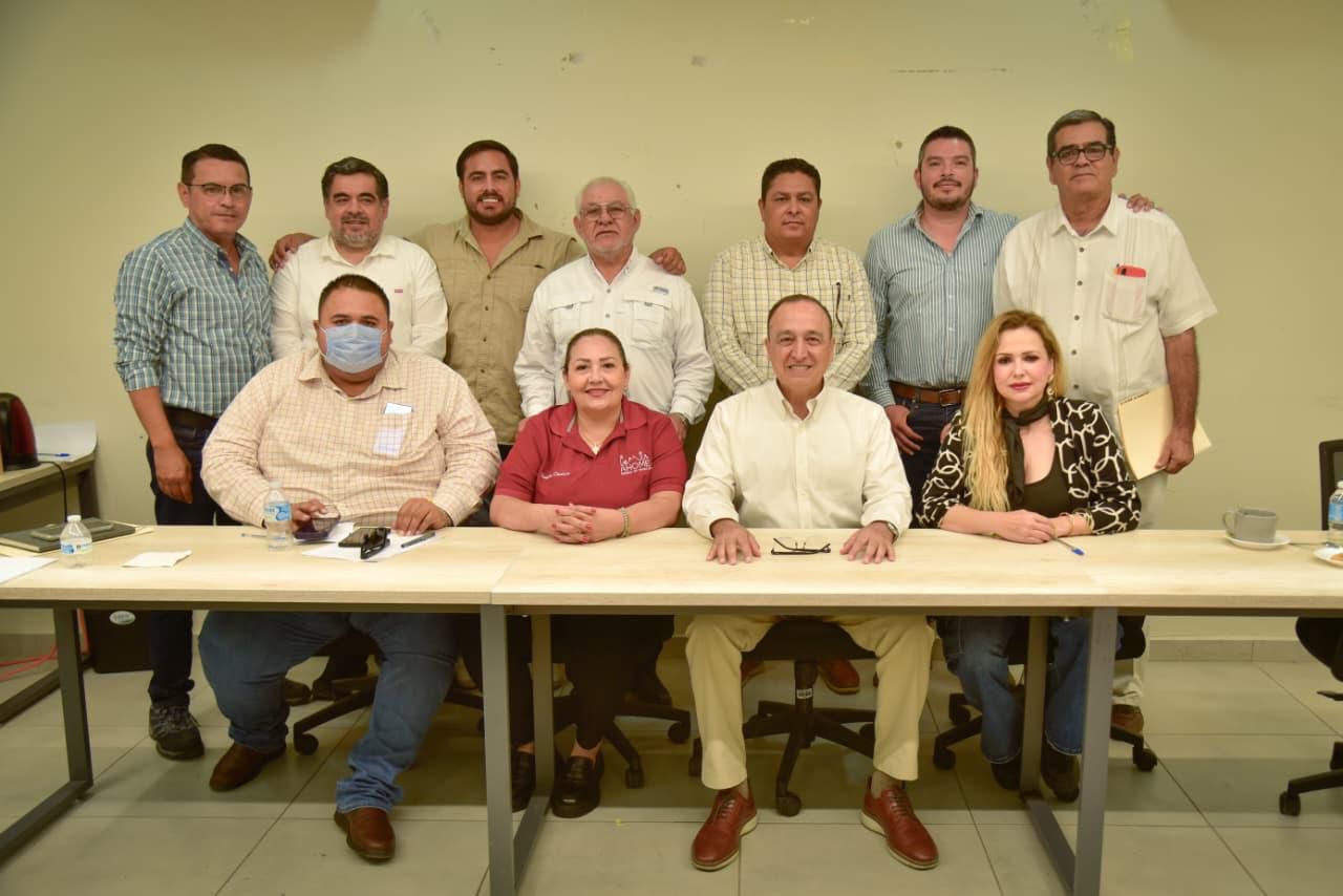La reunión se llevó a cabo en las oficinas de la Secretaría del Bienestar para ver el tema de obras prioritarias.