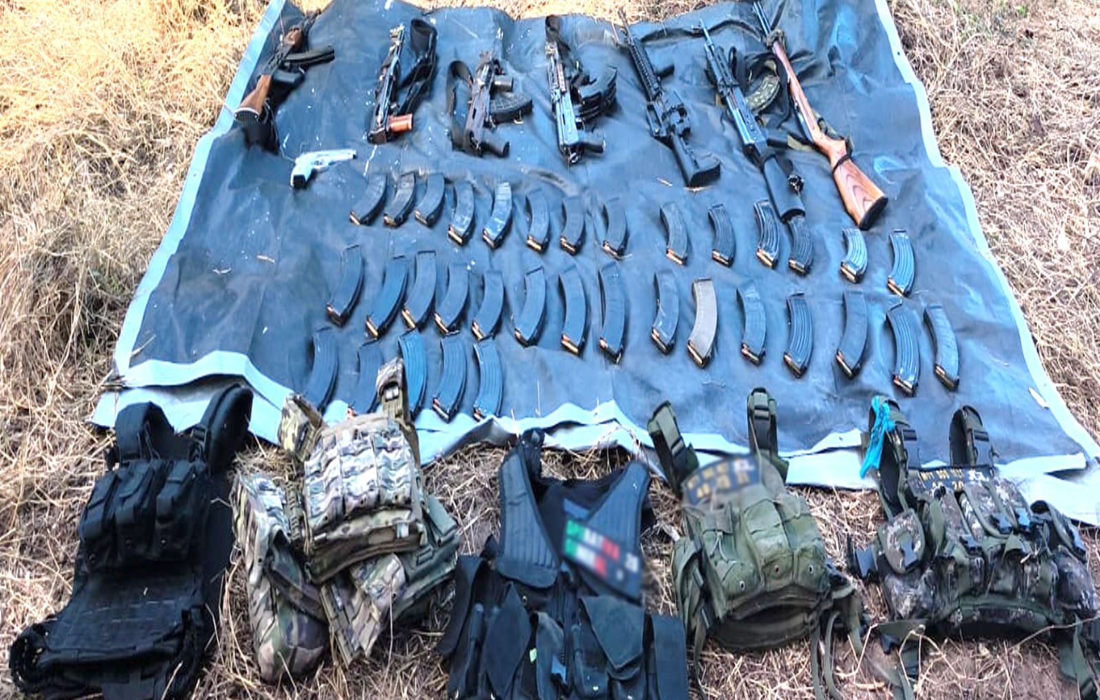 armas confiscadas en operativo