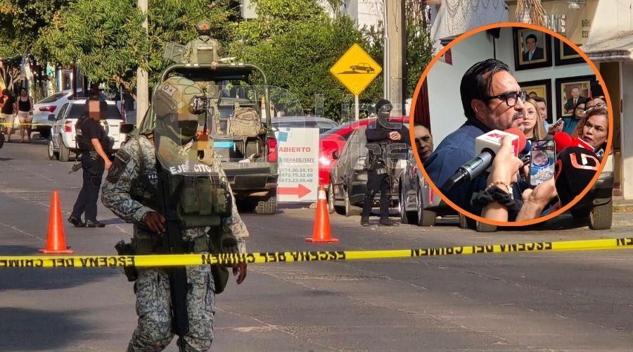 Agentes policiacos en una calle con una cinta amarilla de precaución, en un círculo el Alcalde de Culiacán, Juan de Dios Gámez