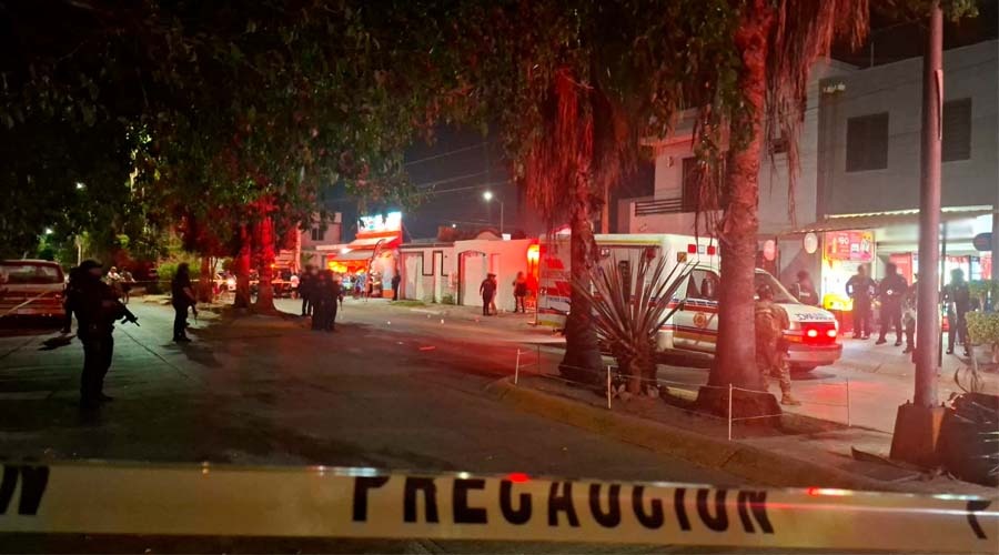 Policía resguarda el sitio del atentado en Mazatlán