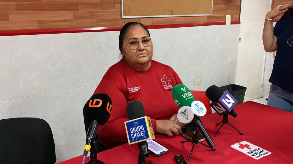 Funcionaria de Cruz Roja Guasave