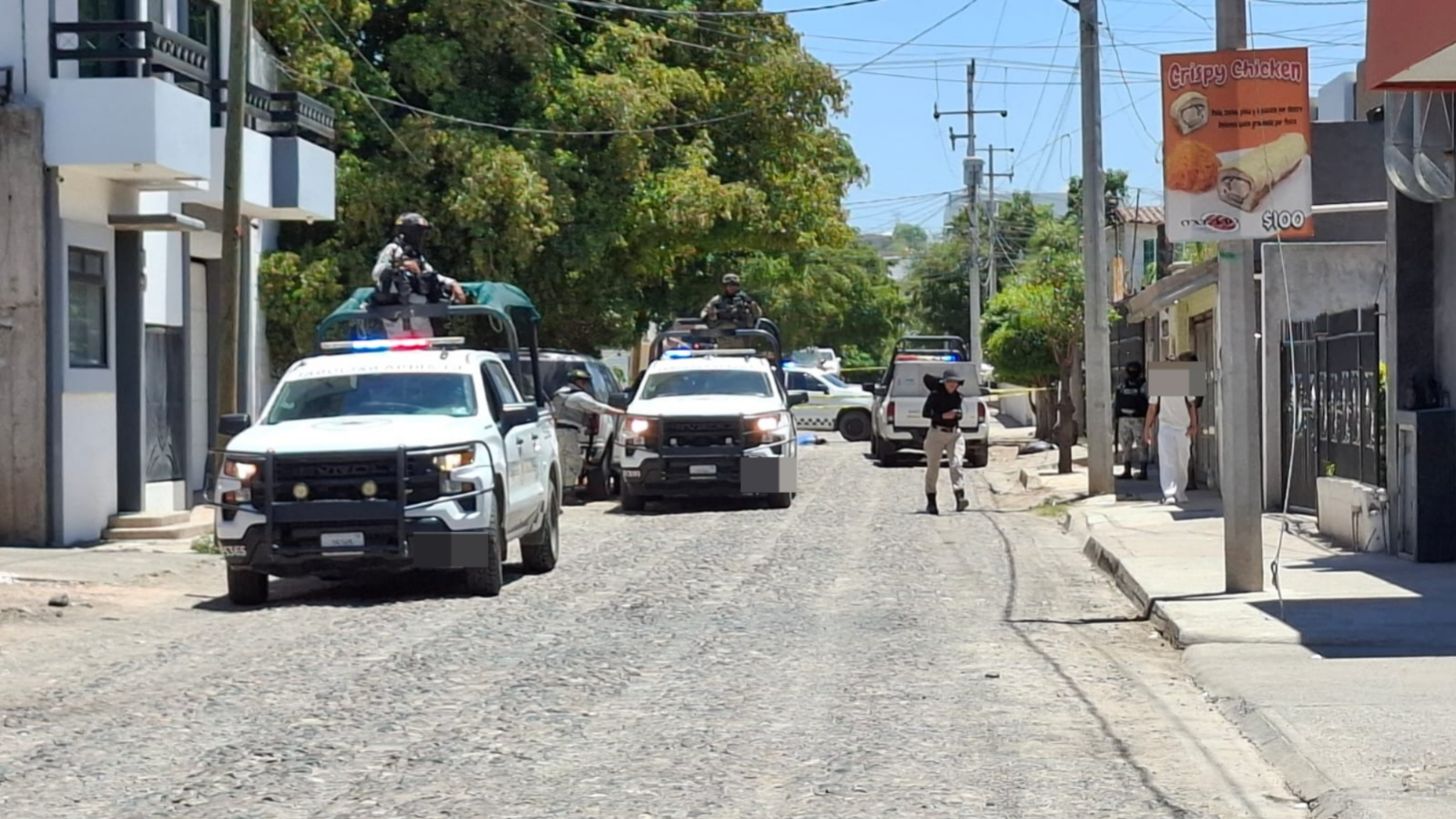 Unidades de seguridad en calle acordonada