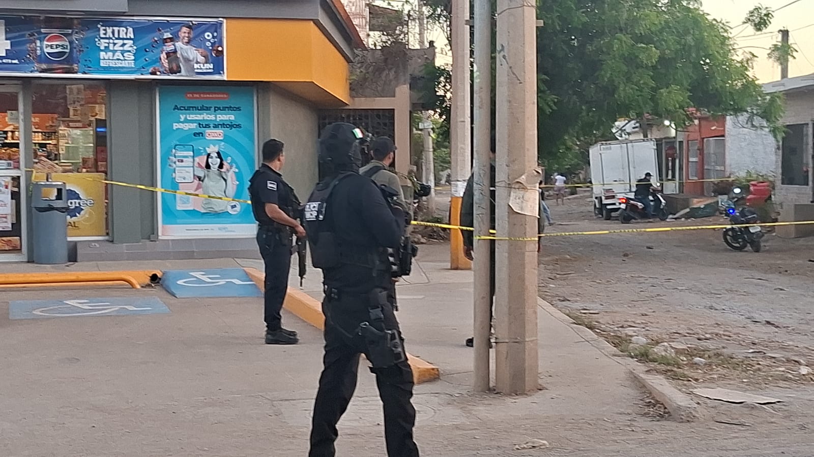 Elementos de la policía en un hecho de balazos en Mazatlán