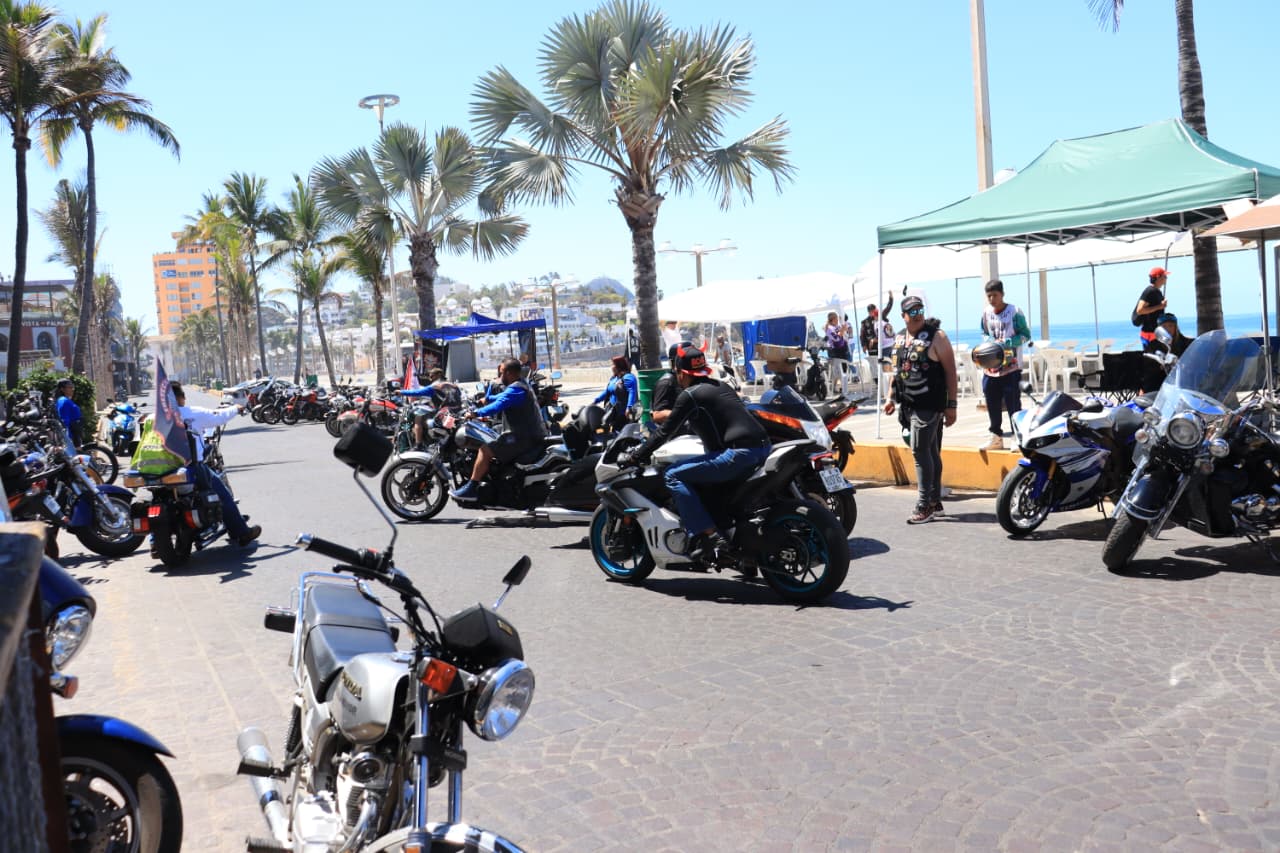 Motociclistas en las calles de Mazatlán durante la Semana de la Moto 2026