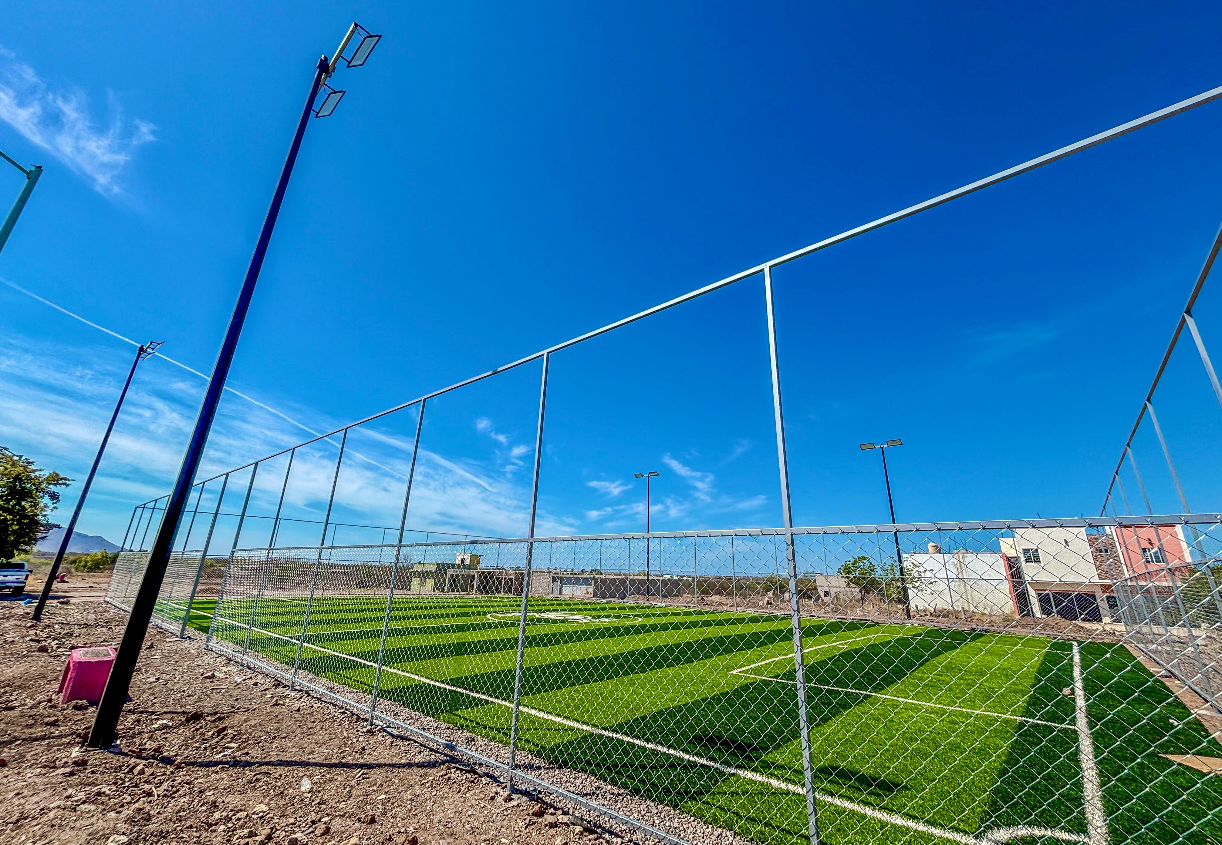 Cancha de futbol de pasto sintético
