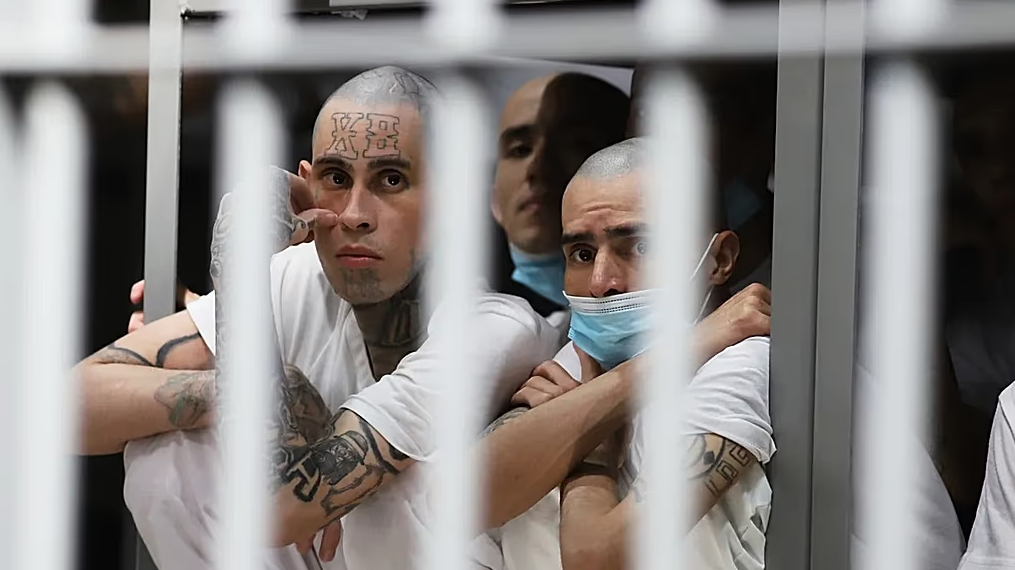 El Salvador aprueba cadena perpetua para menores y despierta alerta internacional