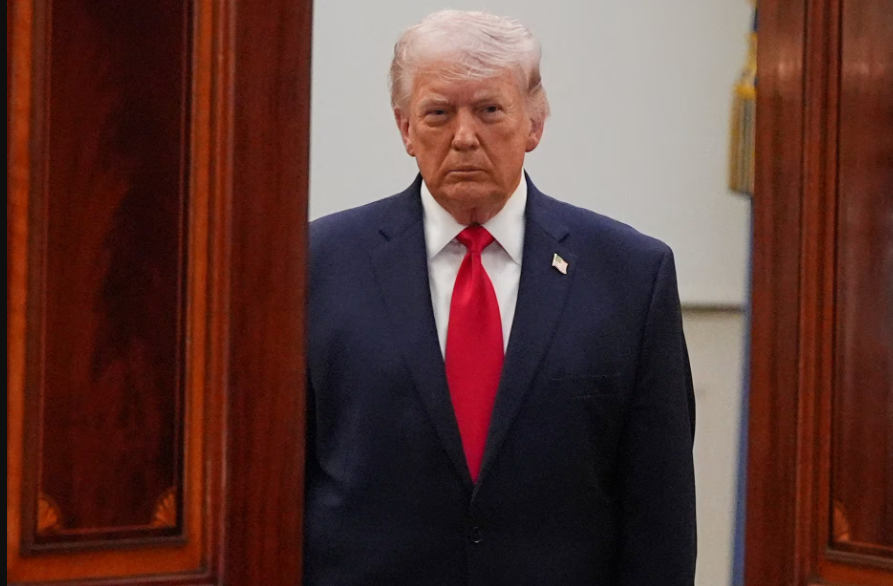 Trump advierte escalada militar contra Irán pese a mantener conversaciones