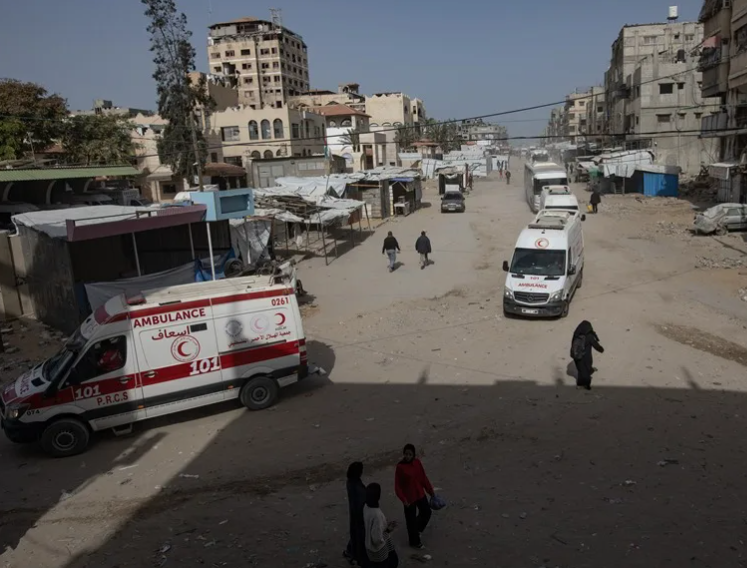 Muere colaborador de la OMS en Gaza tras ataque; suspenden evacuaciones médicas