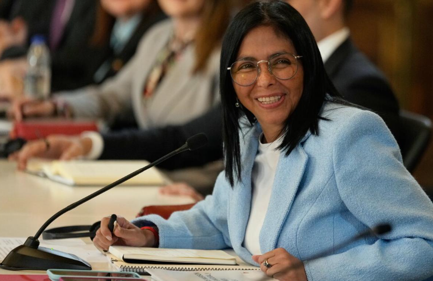 Prometen aumento salarial en Venezuela a partir del 1 de mayo