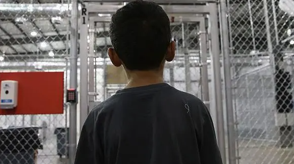Más de 6 mil menores migrantes detenidos en EU; denuncian condiciones críticas