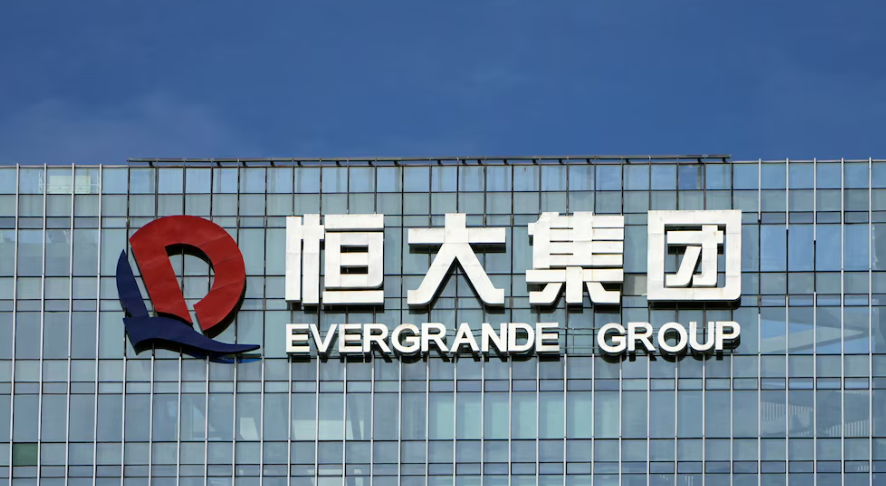 Fundador de Evergrande admite fraude en juicio que marca giro en crisis inmobiliaria china