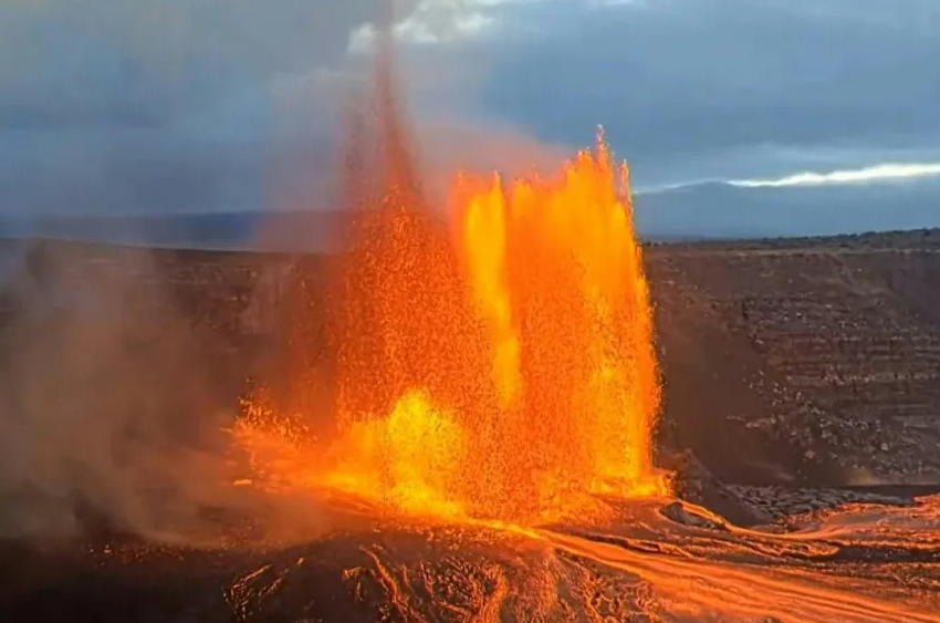 El volcán Kīlauea entra en erupción nuevamente; lava alcanza hasta 300 metros de altura