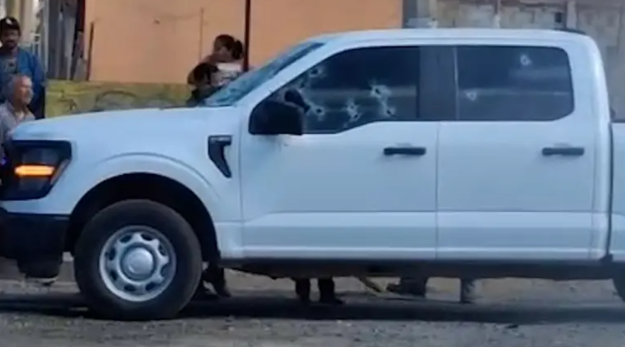 Camioneta con impactos de bala