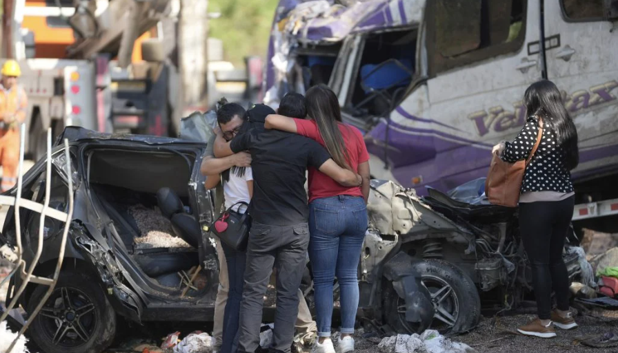 Ataque con cilindro bomba deja 19 muertos en Colombia