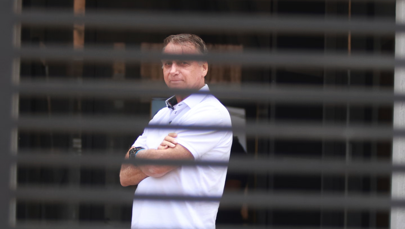 Brasil aprueba reforma que podría acortar condena de Bolsonaro