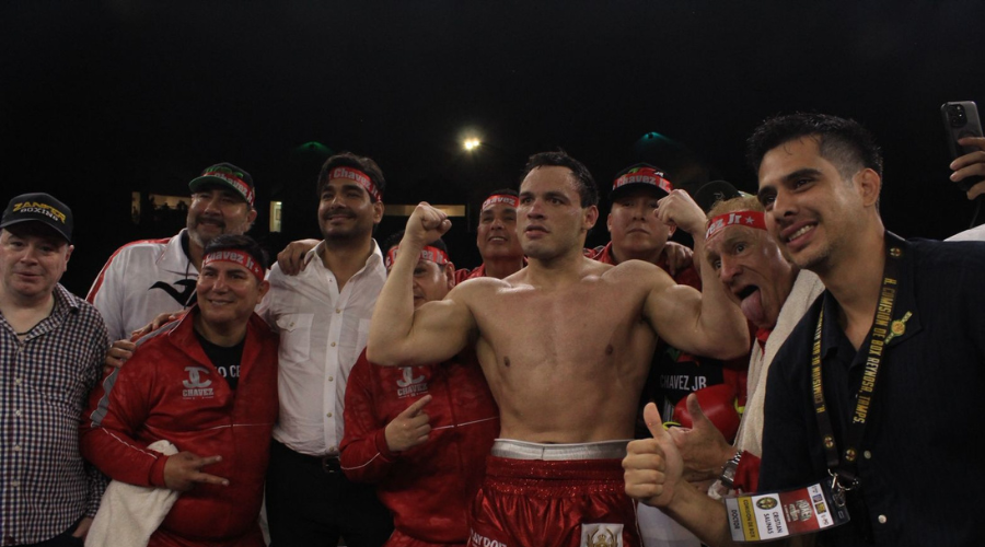 Julio César Chávez JR vence a Jhon Caicedo por nocaut