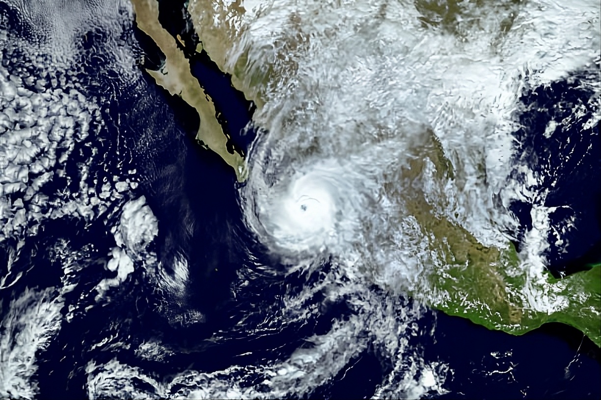 Mapa satelital de México con un ciclón