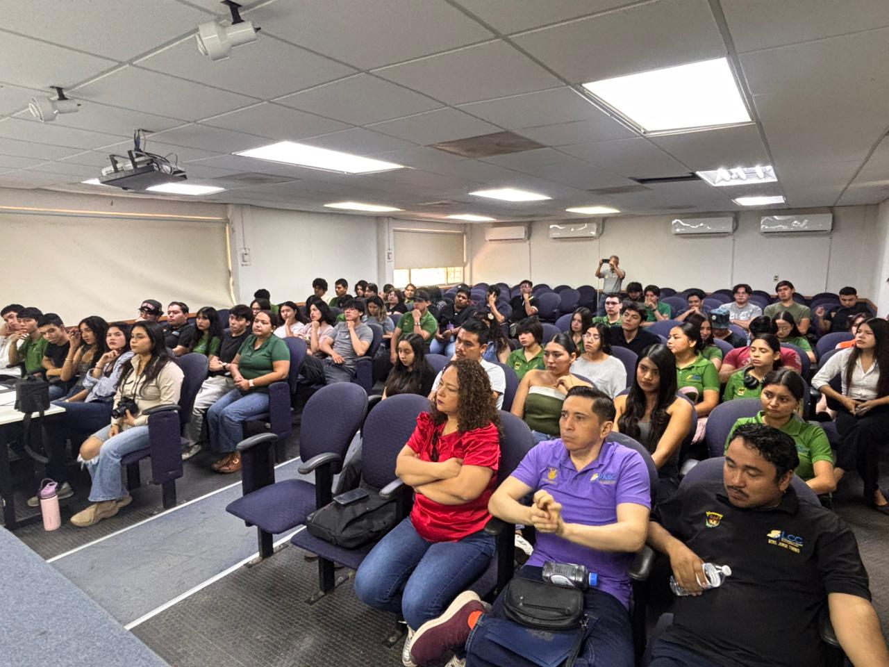 Conferencia para alumnos de Comunicación de la UAS por parte de N+.
