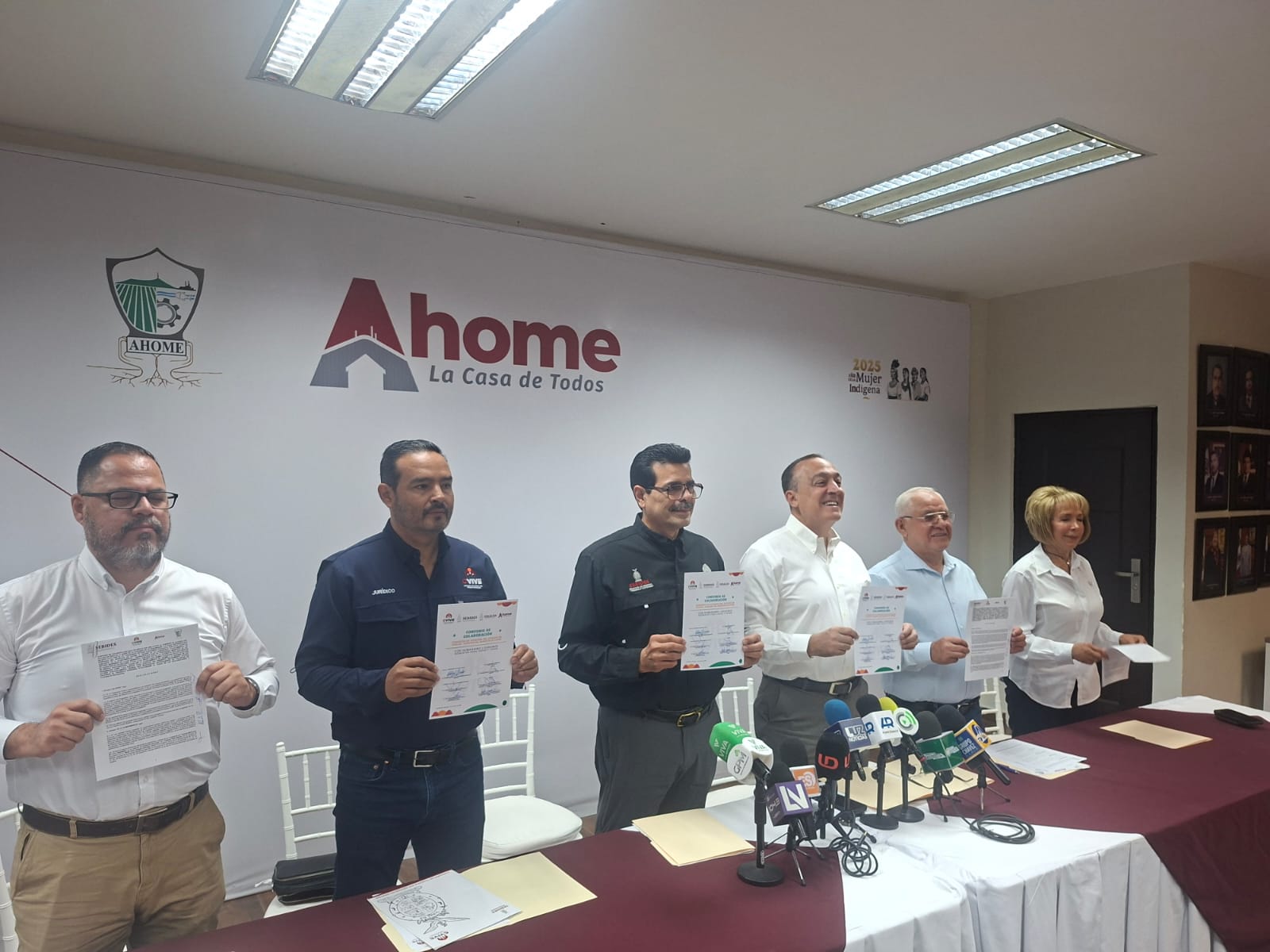 Firma de convenio entre autoridades del Ayuntamiento de Ahome y la Comisión de Vivienda en Sinaloa.