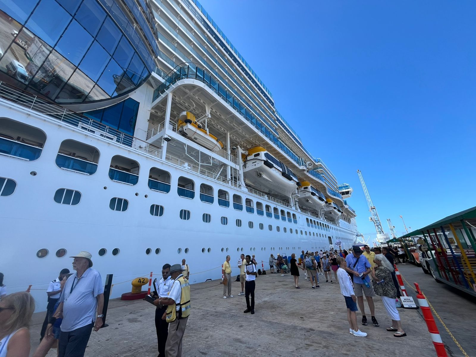 Crucero en el muelle de Mazatlán