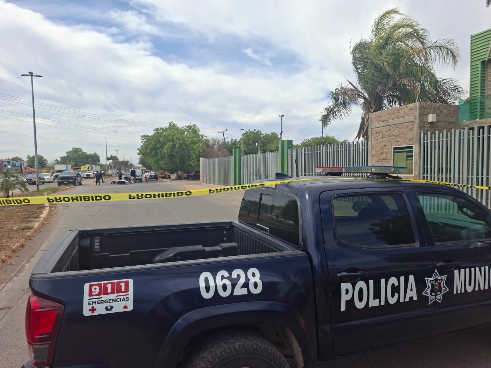 Policía Municipal resguardando el lugar donde ocurrió el fatal accidente.