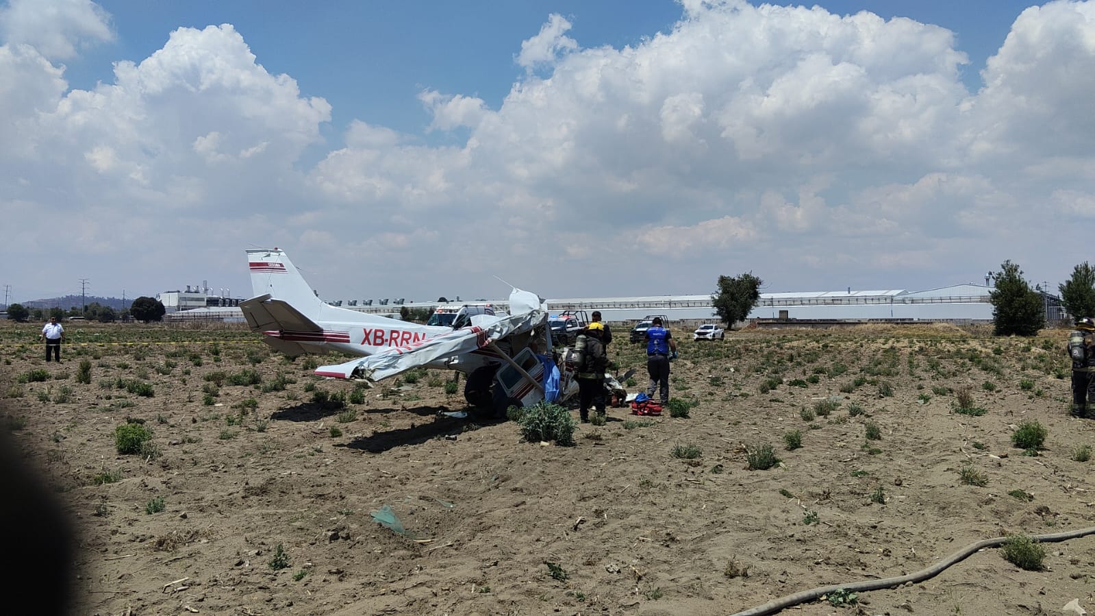 VIDEO: Desplome de avioneta deja 3 personas sin vida y un herido en Puebla