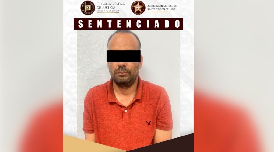 Ficha de la fiscalía de Sonora con playera naranja y cinta negra en los ojos