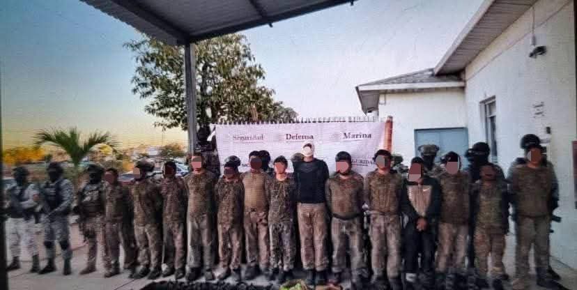 14 civiles fuertemente armados detenidos en operativo militar en Escuinapa