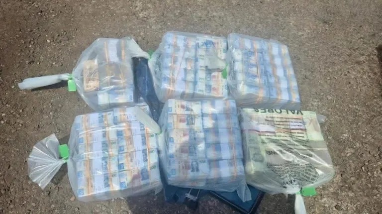 25 millones de pesos que eran trasladados por los detenidos.