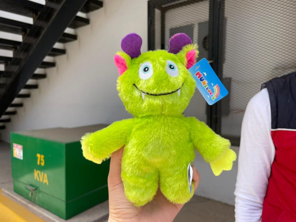 Peluche de dinosaurio de muñelocos