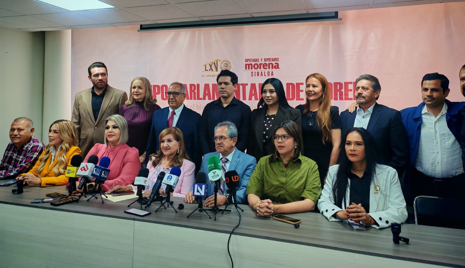 Diputados de Morena de Sinaloa en una rueda de prensa