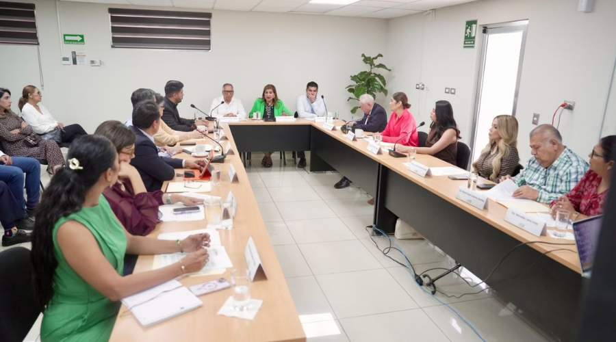 Diputados de Sinaloa en reunión con los integrantes de la Comisión de Hacienda Pública