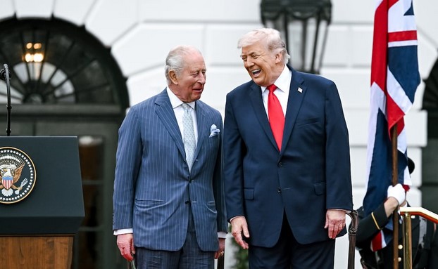 Casa Blanca desata polémica por foto de Donald Trump y Carlos III con el mensaje “dos reyes”